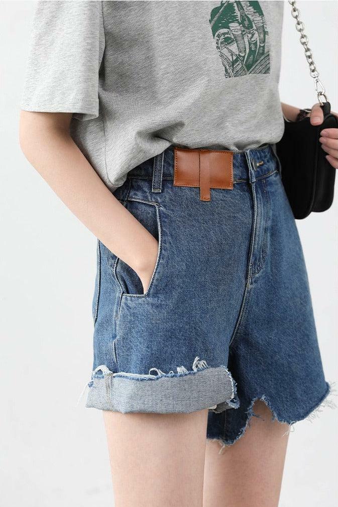 Y2K Distressed Jean Shorts: Trendy Grunge Summer Outfit for 2000s Fashion Lovers