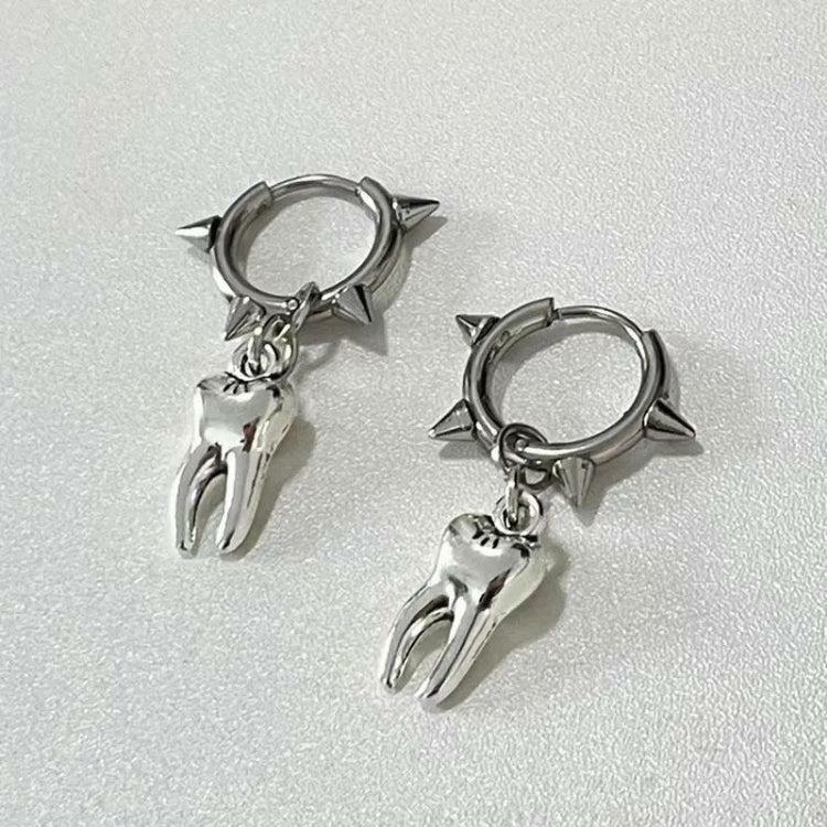 Y2K Grunge Tooth Spiked Hoop Earrings - 90s Aesthetic Jewelry for Bold Summer Outfits